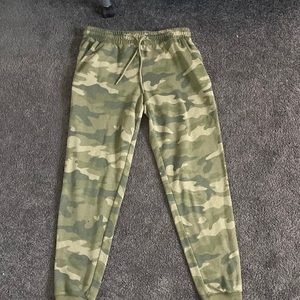 Camo sweatpants size small and clean